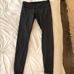 Lululemon Size 8 Black & White Patterned Leggings
